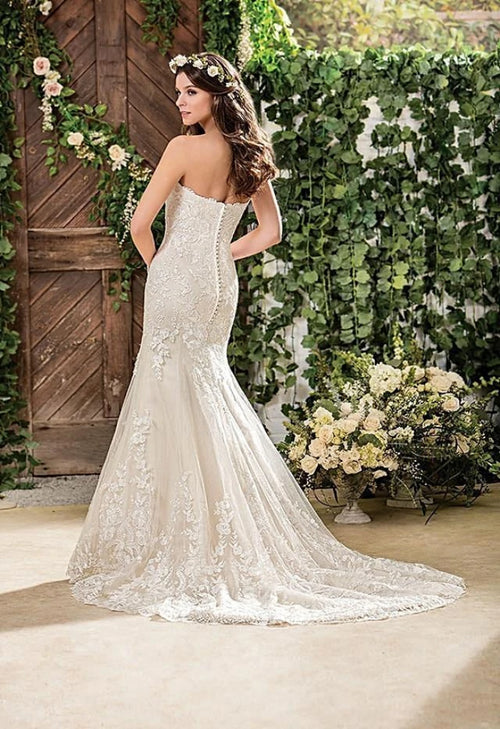 Jasmine Bridal F181058 is a Rustic Chic inspired fit and flare style, featuring a shape perfecting silhouette, sweetheart neckline, and dreamy floral lace pattern. Size 10, pre-loved condition. Available to view in store.